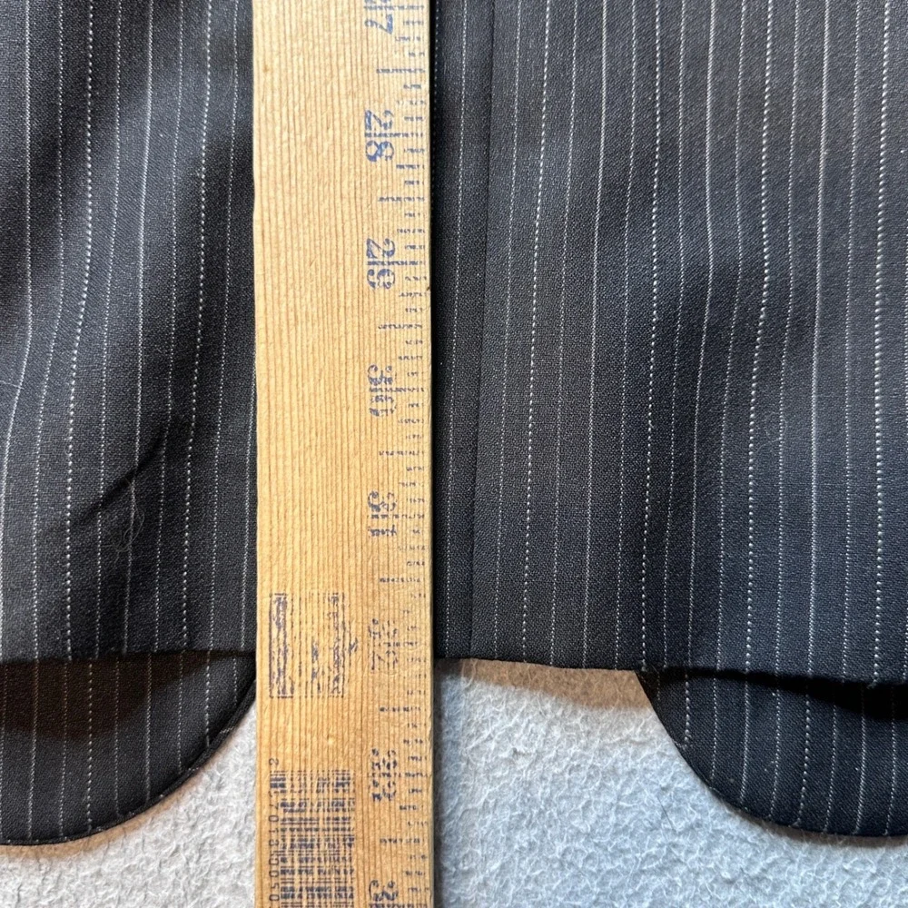 Jones New York Blazer Mens 42R (38R) Grey Elements Pinstripe 100% Wool 3 Button‎